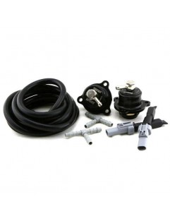 Turbosmart puhaltaa MERCEDES C63 AMG M178 Plumb Back